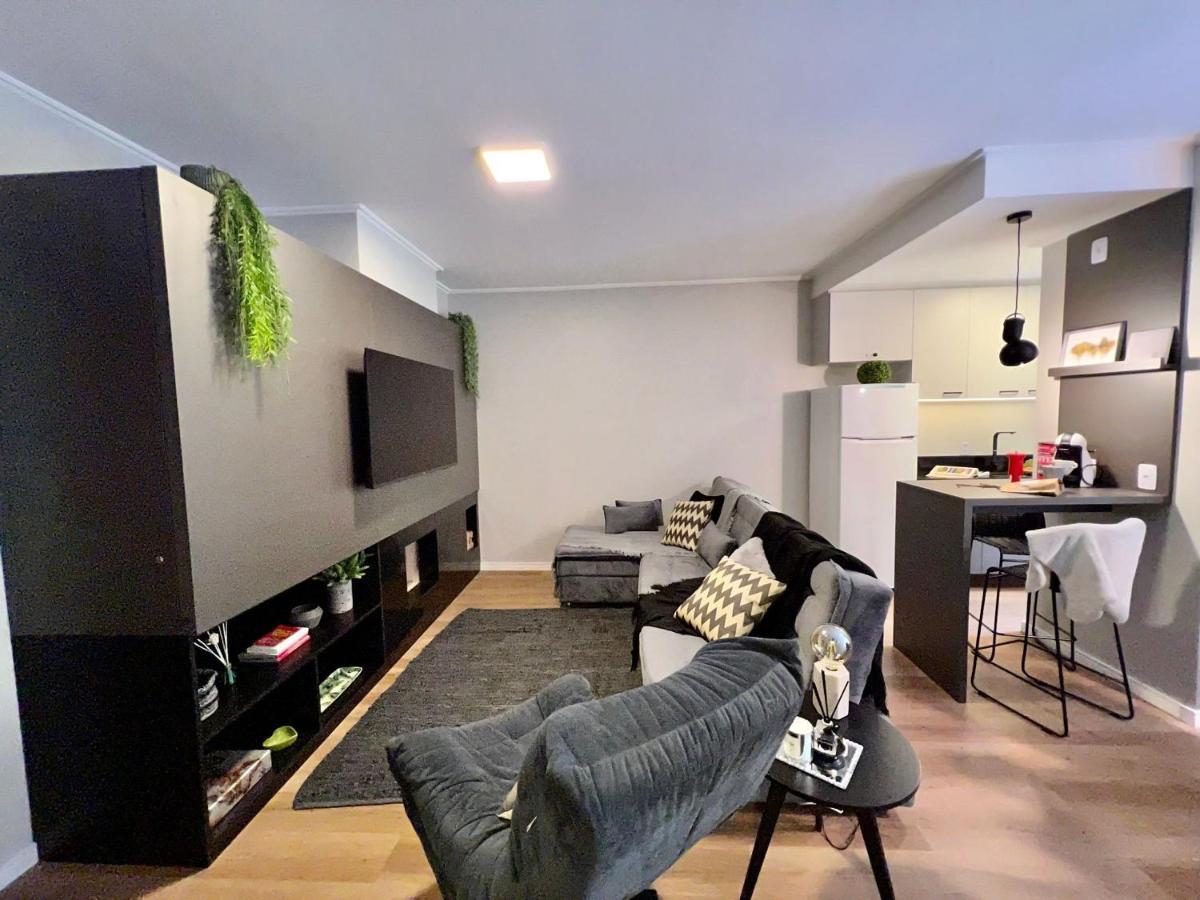 Rosa Edificio Knorrville Apartamento